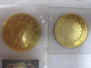 【貴金属】昭和天皇在位60年記念 平成天皇即位記念 各10万円金貨 記念硬貨 記念金貨