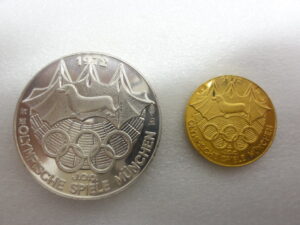 買取した金メダルと銀メダル