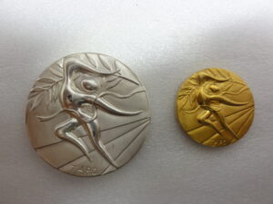 買取した金メダルと銀メダル